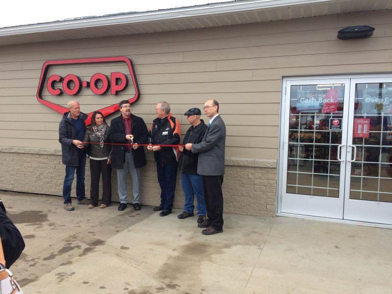 Co-op Holds Gand Opening For Gas Bar/Convienience Store