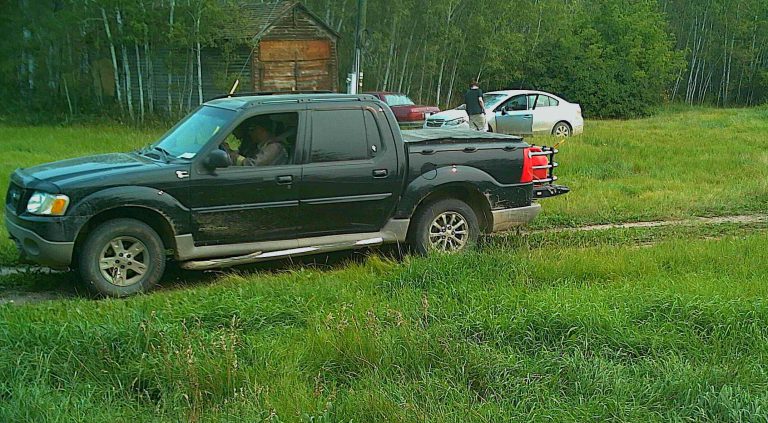 Bonnyville RCMP Looking for B&E Suspects